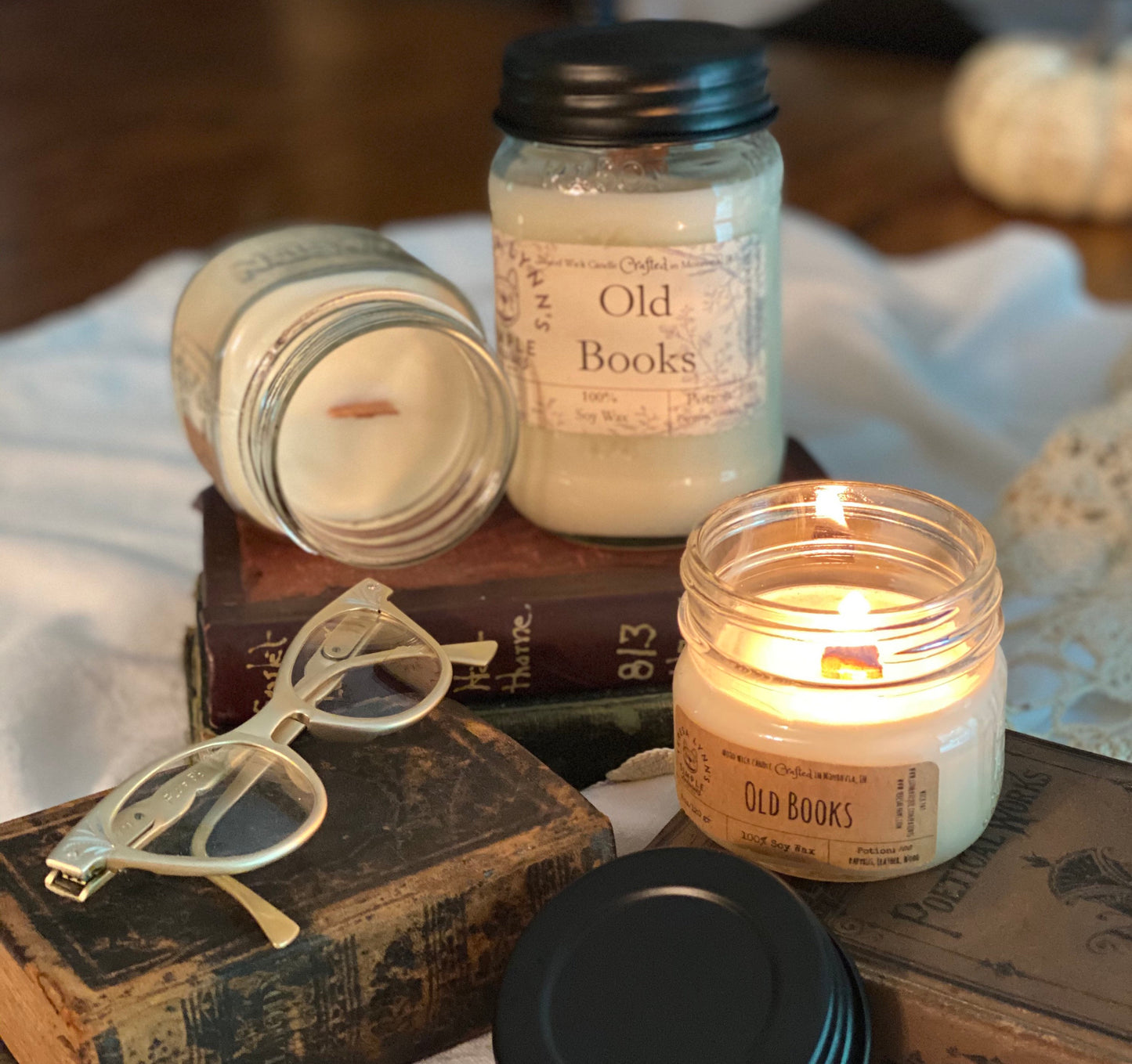 Old Books scented, Wooden Wick Soy Candle