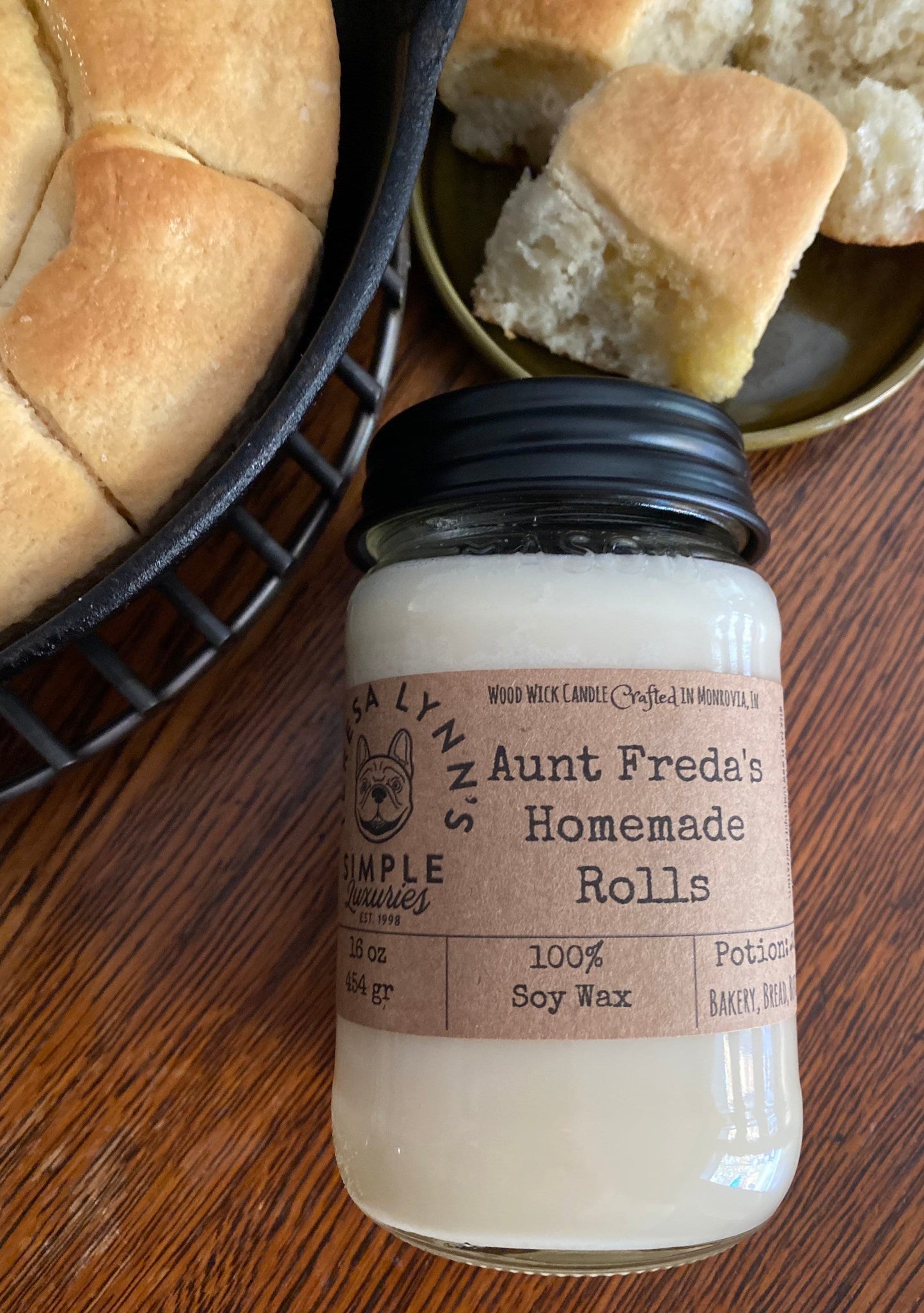 Aunt Freda&#39;s Homemade Rolls scented candle, Fresh baked bread, handmade candle,  wooden wick, soy wax, housewarming, Realtor, comfort
