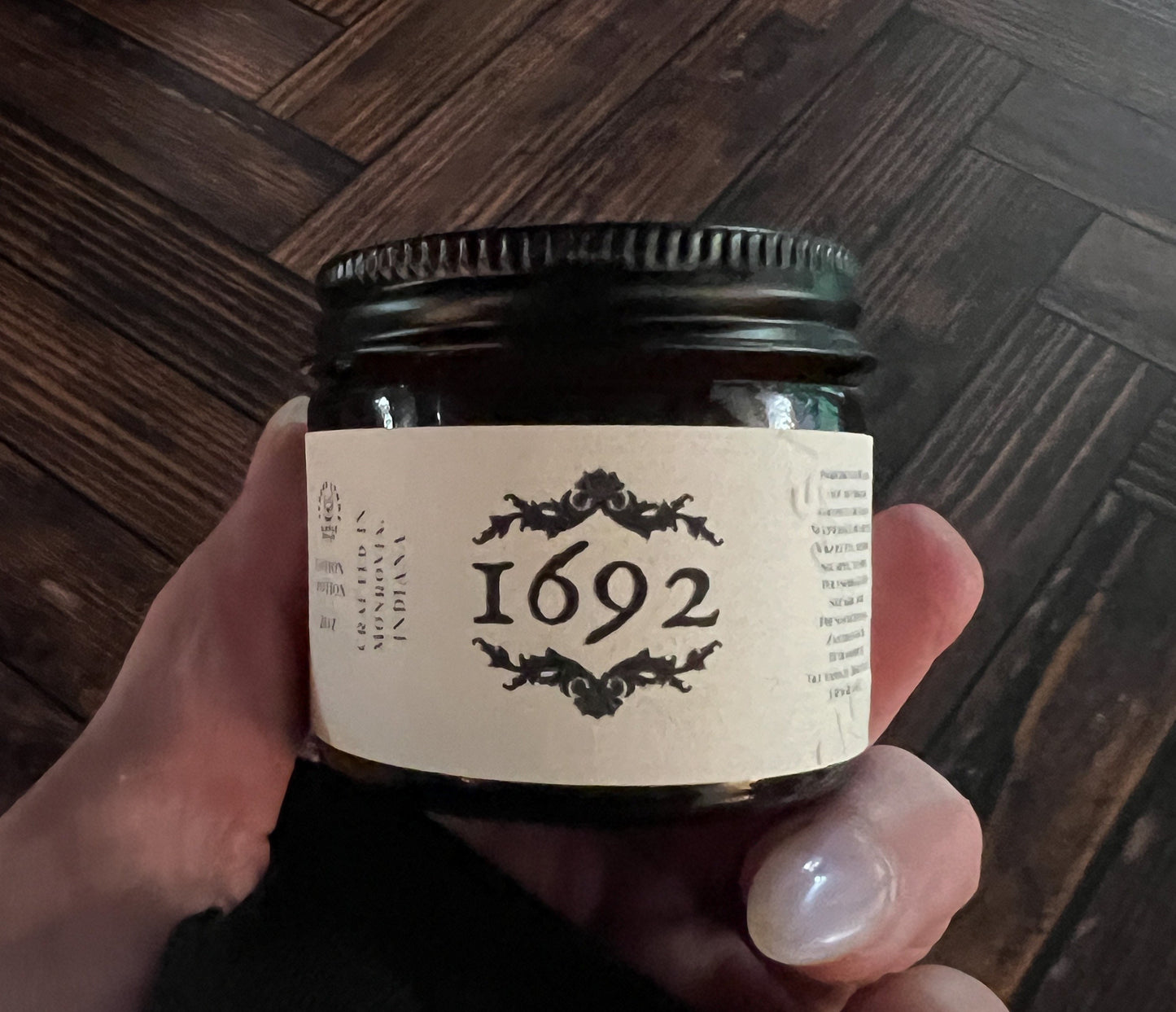 1692, fragranced unisex, dry skin care lotion